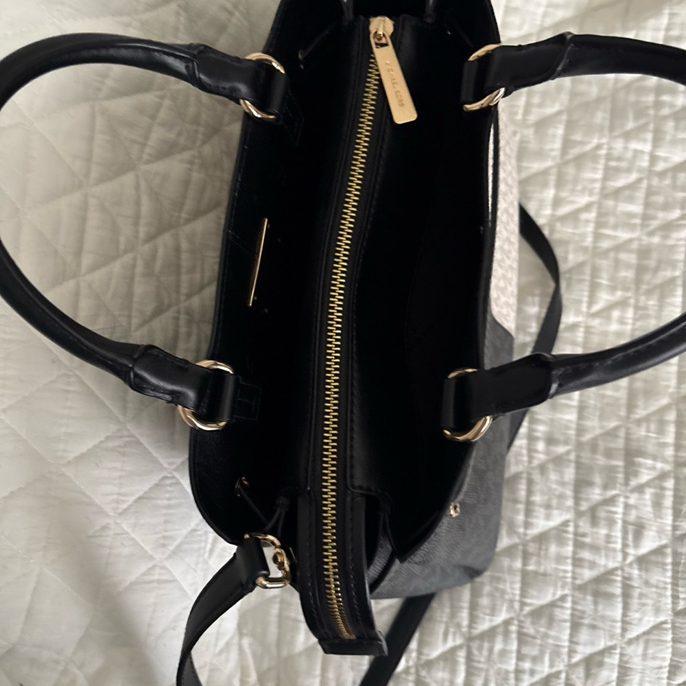 Michael Kors Reed TwoTone Large Bag Purse Black White(Vanilla) Gold Trim RARE - Picture 15 of 16
